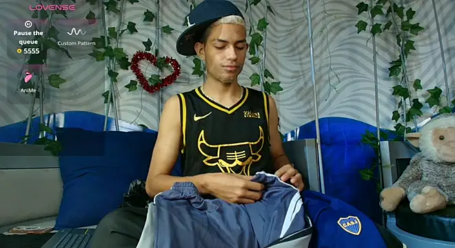 Snapshot of ItsZairen chatting on February 2026 03:16:02 AM ItsZairen online show from February 2026 03:16:02 AM