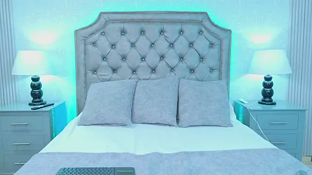 LaurenHazell online show from February 2026 04:11:01 AM