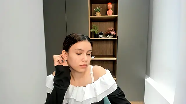 Snapshot of SulemaNeugin chatting on February 2026 09:13:02 AM SulemaNeugin online show from February 2026 09:13:02 AM