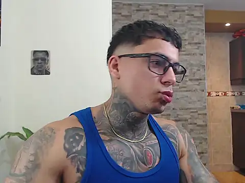 maxstrom111 online show from February 2026 01:16:01 PM