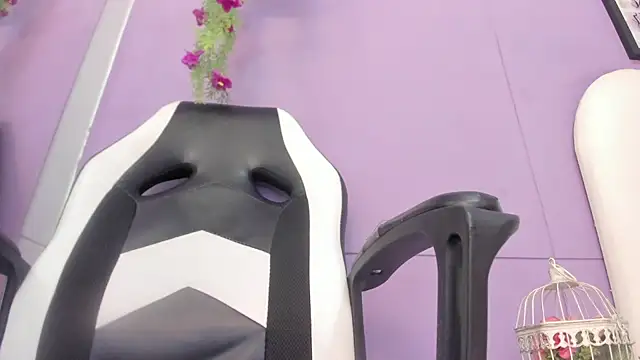 luna bradley  online show from February 2026 12:24:02 PM