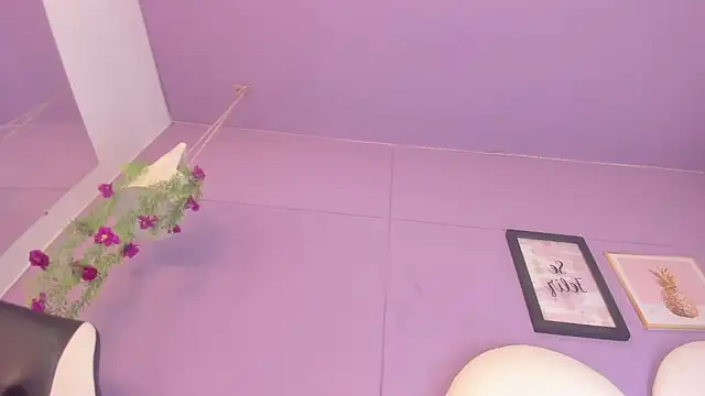 luna bradley  online show from March 2026 12:46:01 PM