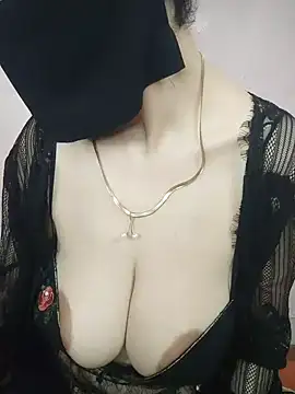 Snapshot of Nada_Oh chatting on June 2026 07:13:01 AM Nada Oh online show from June 2026 07:13:01 AM