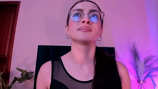 AndraCyruss online show from March 2026 11:45:01 PM