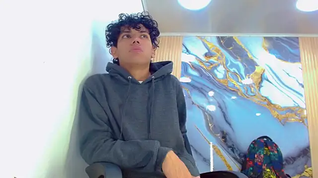 Snapshot of DaviidBuckx_ chatting on February 2026 02:13:02 AM DaviidBuckx online show from February 2026 02:13:02 AM