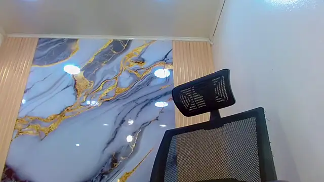 Snapshot of DaviidBuckx_ chatting on February 2026 02:10:01 AM DaviidBuckx online show from February 2026 02:10:01 AM