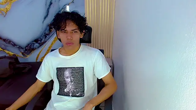 Snapshot of DaviidBuckx_ chatting on February 2026 02:32:02 AM DaviidBuckx online show from February 2026 02:32:02 AM