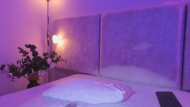 Nioki  online show from April 2026 03:18:02 AM