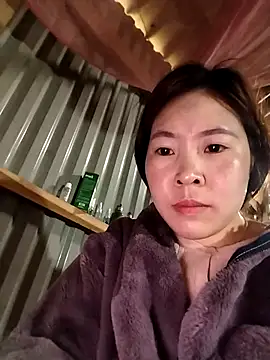 Snapshot of Yiyoongg chatting on February 2026 01:24:02 AM Yiyoongg online show from February 2026 01:24:02 AM