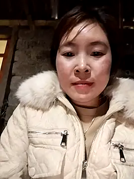 Snapshot of Yiyoongg chatting on February 2026 02:41:01 AM Yiyoongg online show from February 2026 02:41:01 AM