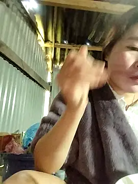 Snapshot of Yiyoongg chatting on February 2026 01:48:02 AM Yiyoongg online show from February 2026 01:48:02 AM