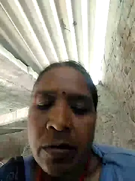 Snapshot of Loomaraj chatting on February 2026 05:07:02 AM Loomaraj online show from February 2026 05:07:02 AM