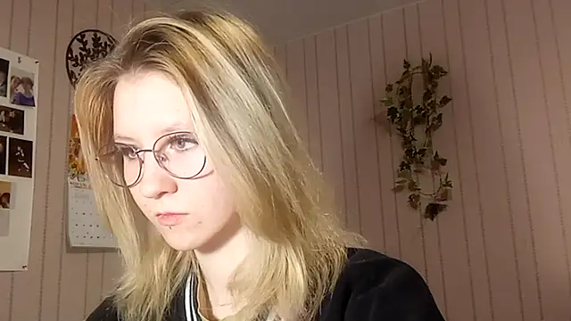 Snapshot of RunawayBr1de chatting on February 2026 03:10:01 PM RunawayBr1de online show from February 2026 03:10:01 PM