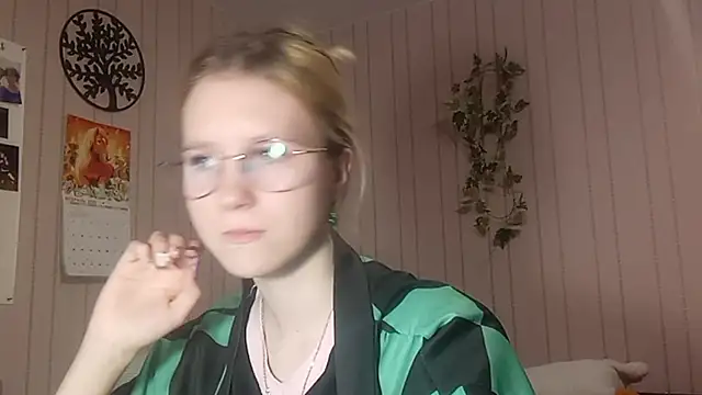 Snapshot of RunawayBr1de chatting on February 2026 03:10:01 PM RunawayBr1de online show from February 2026 03:10:01 PM