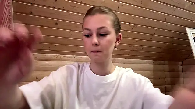 TessSamul online show from May 2026 04:01:02 PM