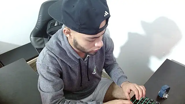 Snapshot of Xanderstone00 chatting on February 2026 06:28:02 AM Xanderstone00 online show from February 2026 06:28:02 AM