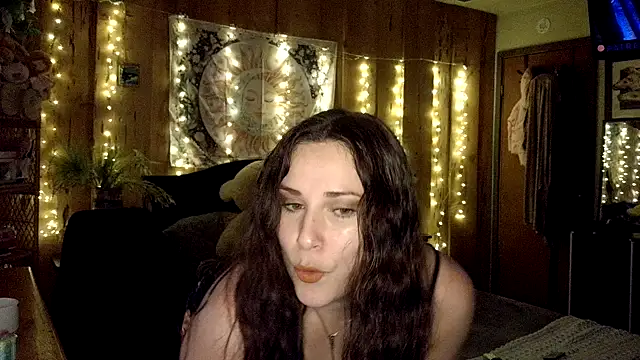 Snapshot of VelvetBrunetteXo chatting on February 2026 12:31:01 AM VelvetBrunetteXo online show from February 2026 12:31:01 AM