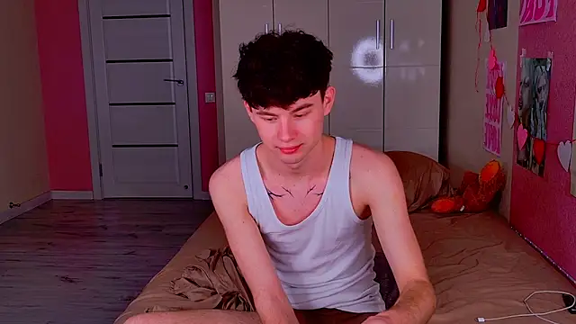 moon Gloww online show from March 2026 03:15:01 PM