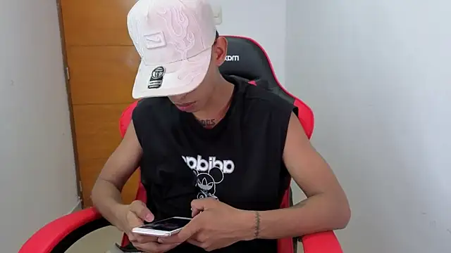 Niklausxxx online show from February 2026 05:28:02 PM