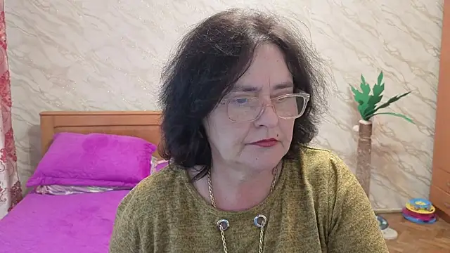 Snapshot of xMaryxAnne chatting on May 2026 05:18:02 PM xMaryxAnne online show from May 2026 05:18:02 PM