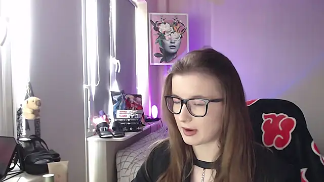 LunaXcherry online show from April 2026 11:09:01 AM