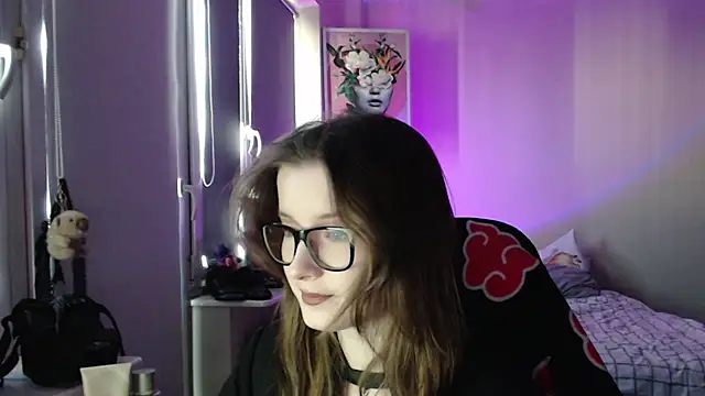 Snapshot of LunaXcherry chatting on April 2026 04:43:02 PM LunaXcherry online show from April 2026 04:43:02 PM