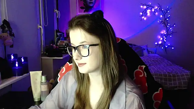 Snapshot of LunaXcherry chatting on April 2026 08:57:02 PM LunaXcherry online show from April 2026 08:57:02 PM