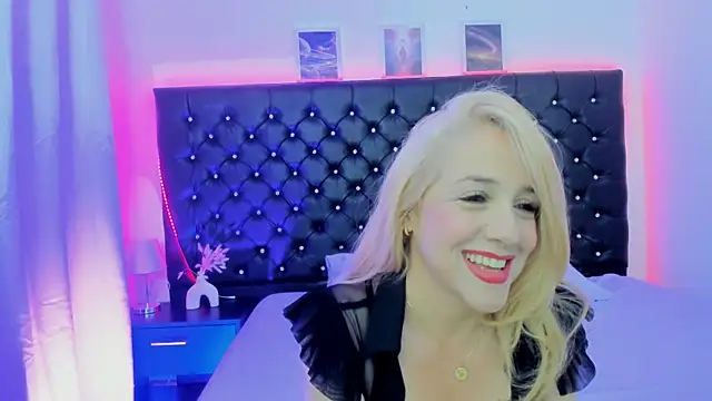 Snapshot of CrystalRose_40 chatting on February 2026 08:13:02 PM CrystalRose 40 online show from February 2026 08:13:02 PM