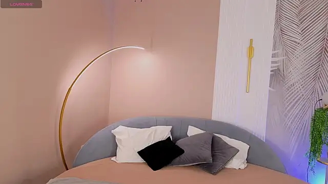 Abigail Forland online show from April 2026 05:04:02 AM