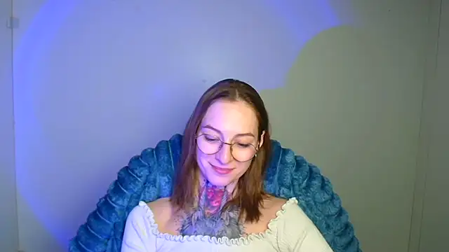 Snapshot of Esmi_Winter chatting on February 2026 06:33:02 AM Esmi Winter online show from February 2026 06:33:02 AM