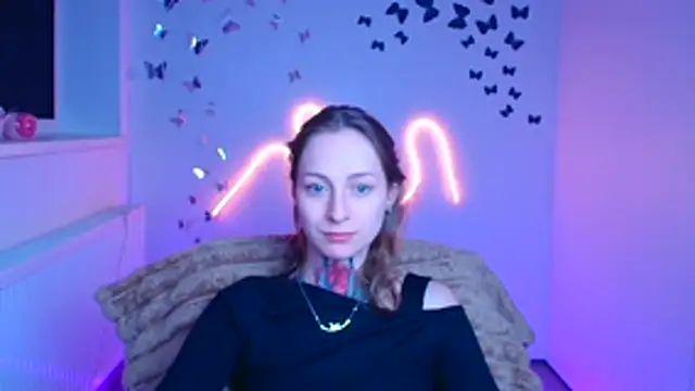 Esmi Winter online show from April 2026 11:33:01 AM