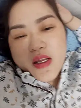 Snapshot of Kee-kimlee chatting on May 2026 02:14:01 PM Kee-kimlee online show from May 2026 02:14:01 PM