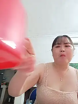 Snapshot of Kee-kimlee chatting on May 2026 02:07:02 AM Kee-kimlee online show from May 2026 02:07:02 AM
