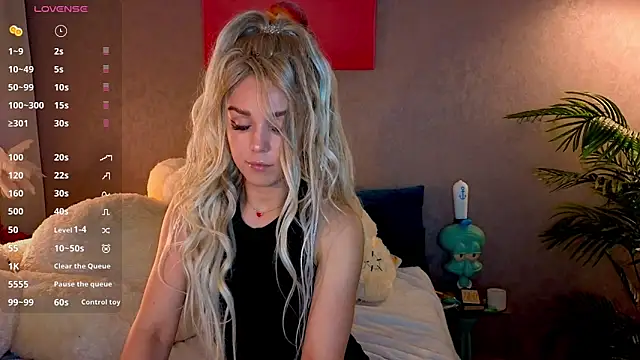 Snapshot of Sonya-Love chatting on May 2026 08:28:02 PM Sonya-Love online show from May 2026 08:28:02 PM