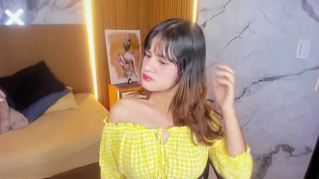 KAROLAGREY online show from April 2026 12:38:02 PM