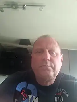 Snapshot of Demik71 chatting on March 2026 12:33:02 PM Demik71 online show from March 2026 12:33:02 PM