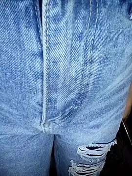 Layla luvv online show from March 2026 11:12:01 AM