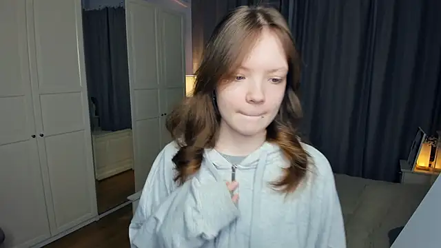 Snapshot of LavenderMitten chatting on March 2026 05:36:01 AM LavenderMitten online show from March 2026 05:36:01 AM