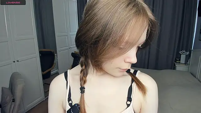 Snapshot of LavenderMitten chatting on June 2026 05:34:02 AM LavenderMitten online show from June 2026 05:34:02 AM