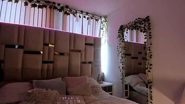 Maya-jhons online show from March 2026 12:09:01 PM