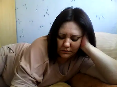 LockyCharm111 online show from April 2026 05:52:01 AM