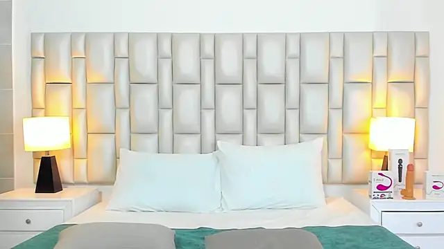 paola katy dicks online show from September 2025 07:47:02 PM