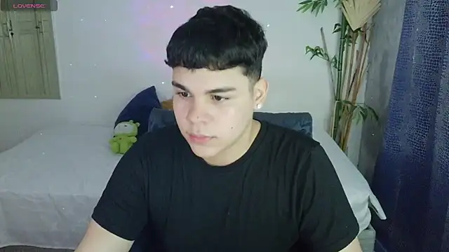 Snapshot of eithan_jonnes chatting on February 2026 08:46:02 PM eithan jonnes online show from February 2026 08:46:02 PM