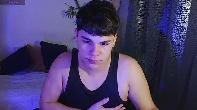 Snapshot of eithan_jonnes chatting on February 2026 08:43:01 PM eithan jonnes online show from February 2026 08:43:01 PM