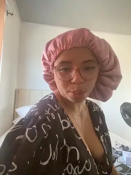 Snapshot of Lucy_strong1 chatting on February 2026 07:43:01 PM Lucy strong1 online show from February 2026 07:43:01 PM