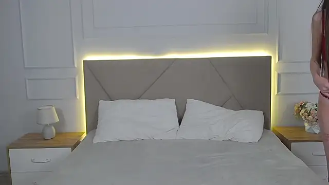 AlisiaStill  online show from March 2026 12:00:02 PM