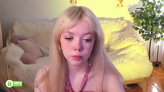 Snapshot of Rochelle_kitty chatting on April 2026 01:31:02 PM Rochelle kitty online show from April 2026 01:31:02 PM