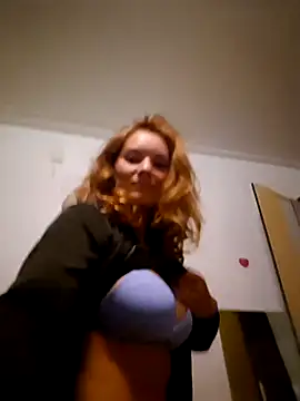 sweetsophie69 online show from April 2026 09:12:01 PM