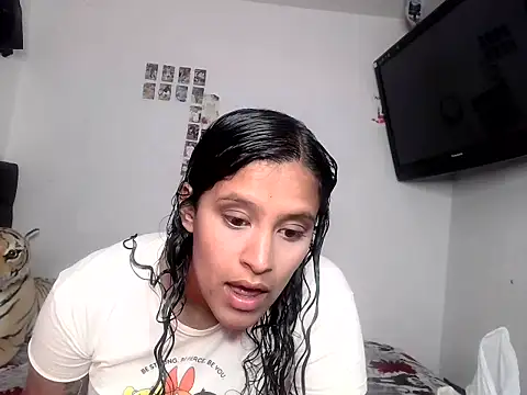 luna E online show from February 2026 01:07:02 PM