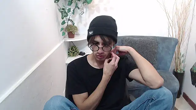 AaronBeer  online show from February 2026 11:44:01 AM